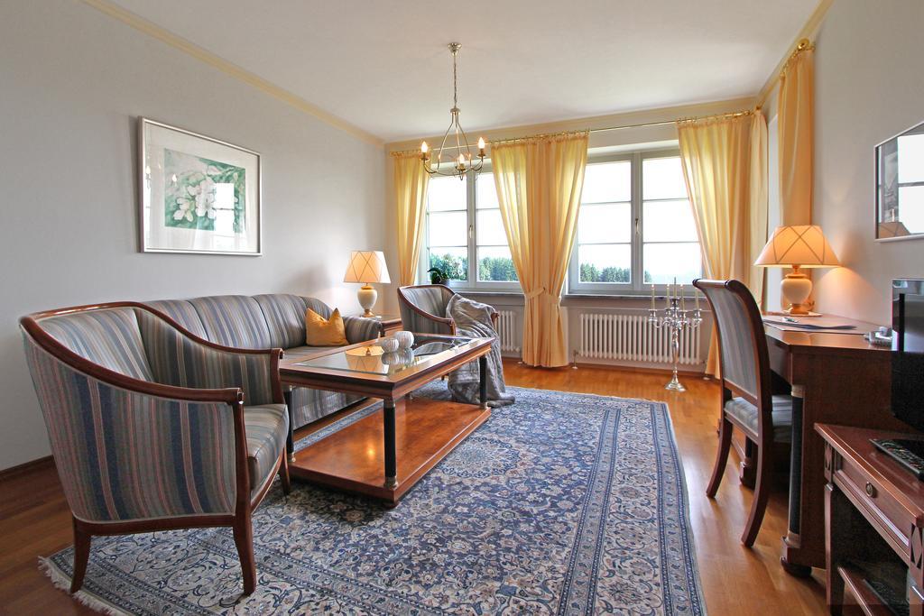 Gaestehaus Schloss Kronburg Buitenkant foto